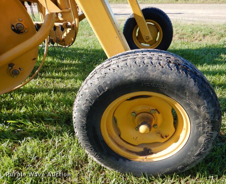 image for item IY9483 Vermeer R23A  hay rake