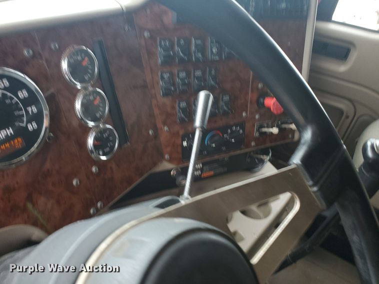 image for item DI5169 2007 International 9400i  semi truck