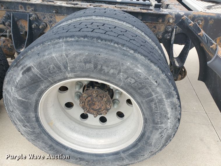 image for item DI5169 2007 International 9400i  semi truck