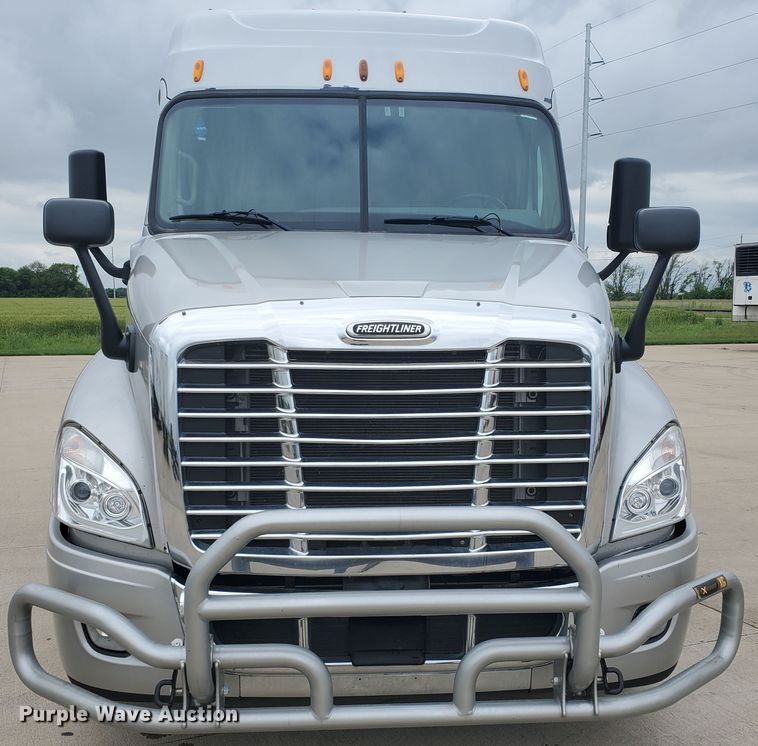 image for item DI5171 2014 Freightliner Cascadia  semi truck