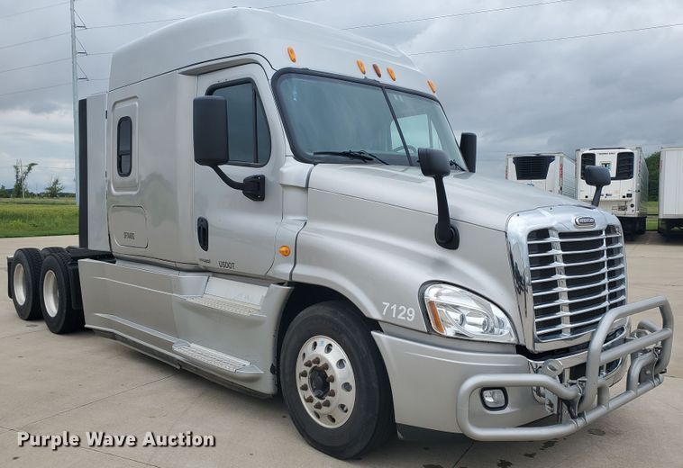 image for item DI5171 2014 Freightliner Cascadia  semi truck