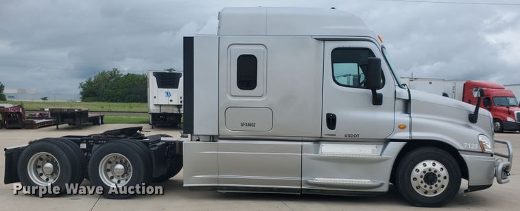 image for item DI5171 2014 Freightliner Cascadia  semi truck