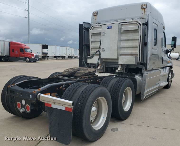 image for item DI5171 2014 Freightliner Cascadia  semi truck