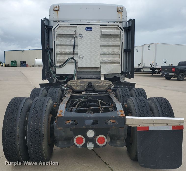 image for item DI5171 2014 Freightliner Cascadia  semi truck