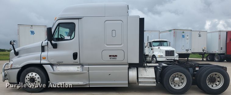 image for item DI5171 2014 Freightliner Cascadia  semi truck