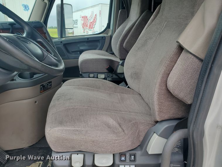 image for item DI5171 2014 Freightliner Cascadia  semi truck