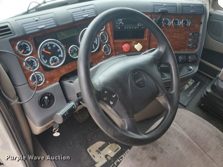 image for item DI5171 2014 Freightliner Cascadia  semi truck