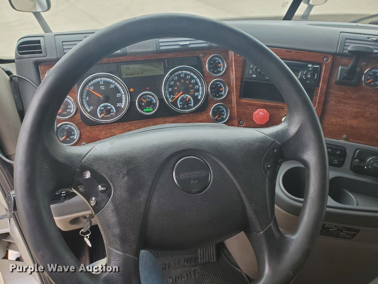 image for item DI5171 2014 Freightliner Cascadia  semi truck