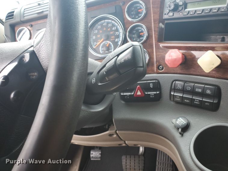 image for item DI5171 2014 Freightliner Cascadia  semi truck