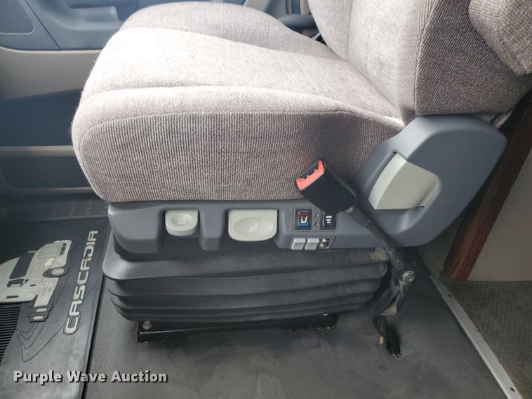 image for item DI5171 2014 Freightliner Cascadia  semi truck