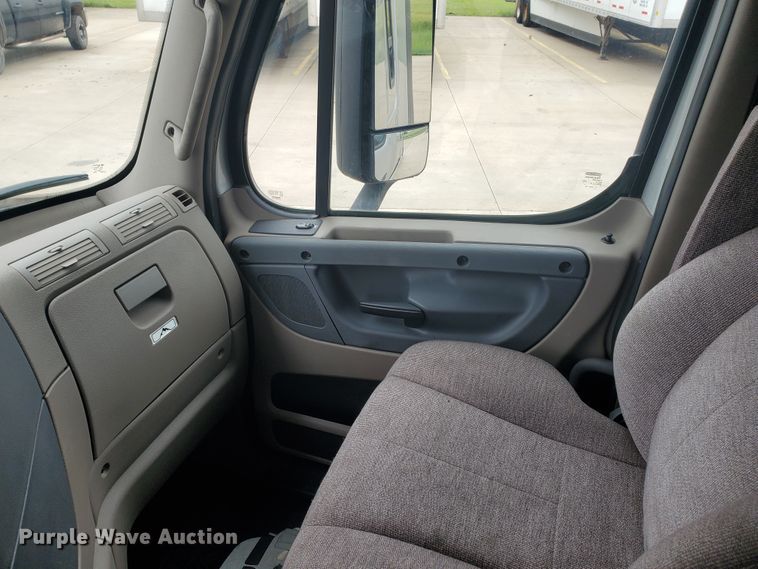 image for item DI5171 2014 Freightliner Cascadia  semi truck