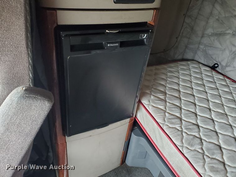 image for item DI5171 2014 Freightliner Cascadia  semi truck