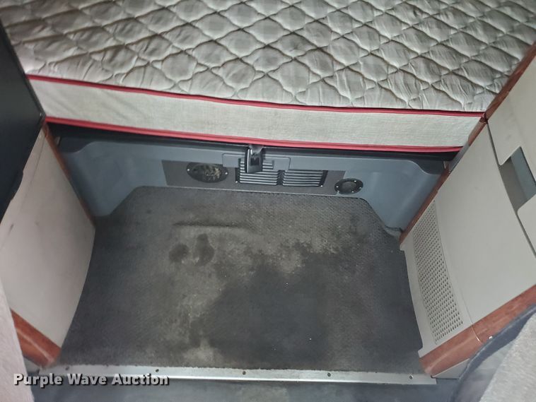 image for item DI5171 2014 Freightliner Cascadia  semi truck