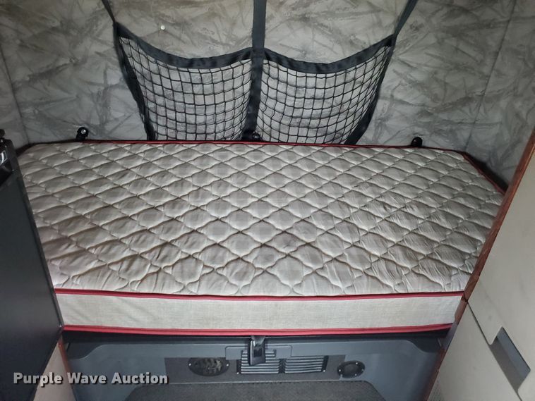 image for item DI5171 2014 Freightliner Cascadia  semi truck