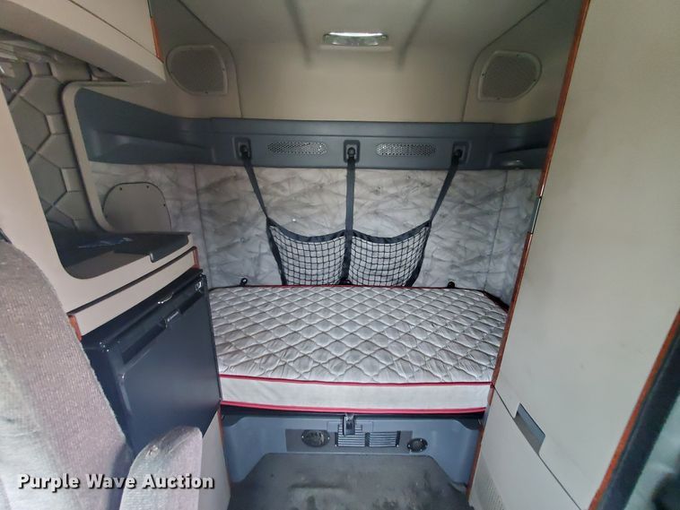 image for item DI5171 2014 Freightliner Cascadia  semi truck