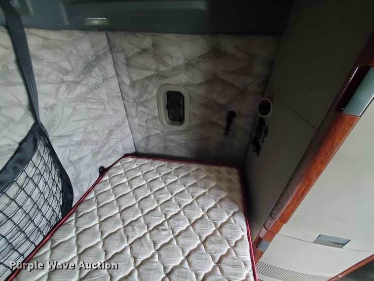 image for item DI5171 2014 Freightliner Cascadia  semi truck