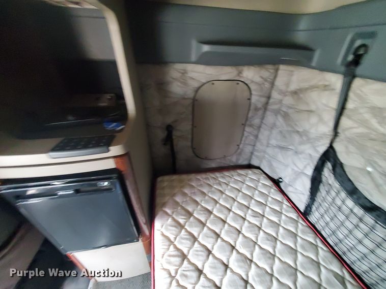 image for item DI5171 2014 Freightliner Cascadia  semi truck