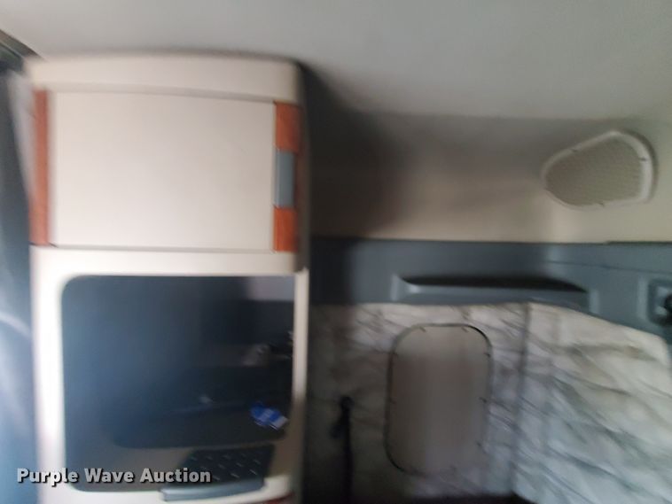 image for item DI5171 2014 Freightliner Cascadia  semi truck