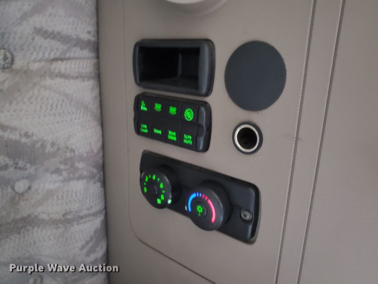 image for item DI5171 2014 Freightliner Cascadia  semi truck