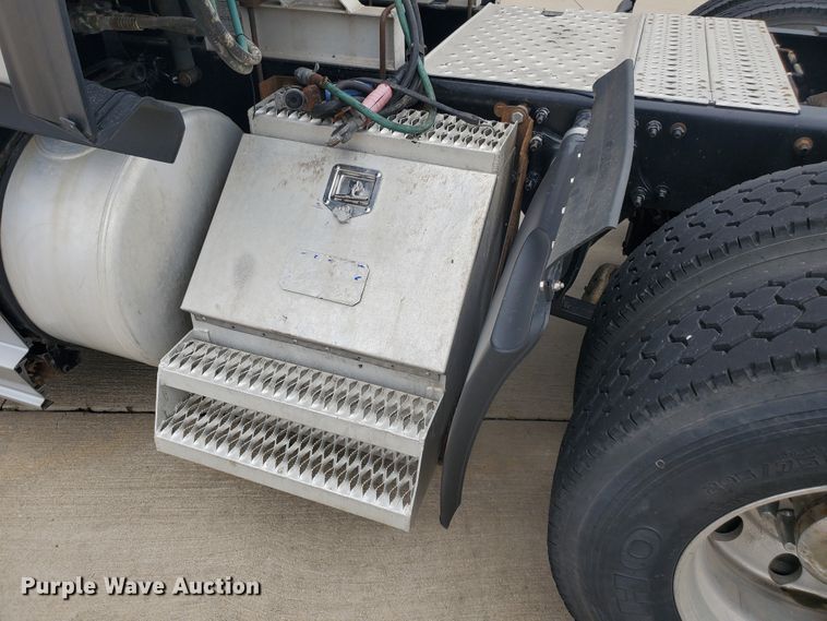 image for item DI5171 2014 Freightliner Cascadia  semi truck