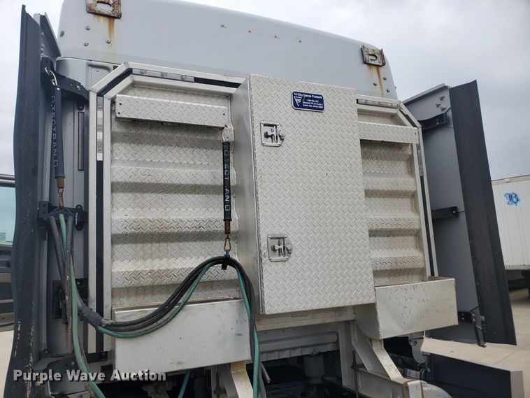 image for item DI5171 2014 Freightliner Cascadia  semi truck