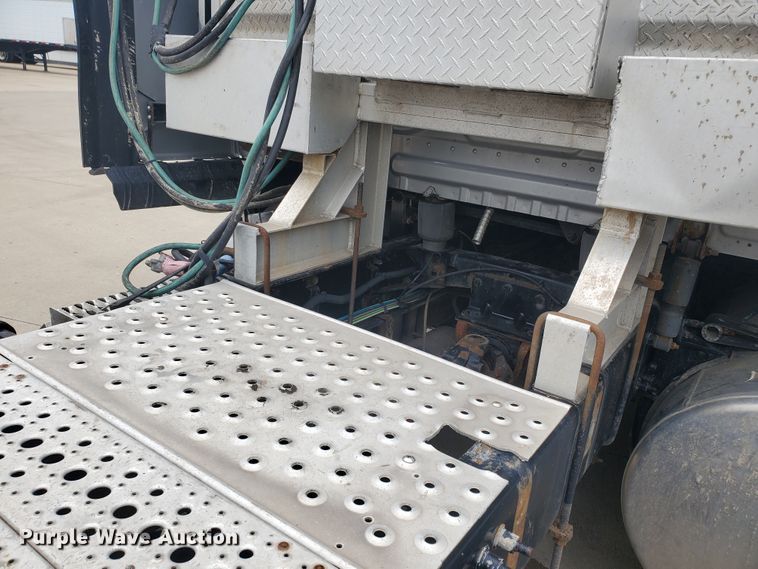 image for item DI5171 2014 Freightliner Cascadia  semi truck