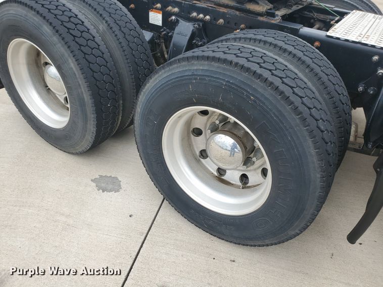 image for item DI5171 2014 Freightliner Cascadia  semi truck