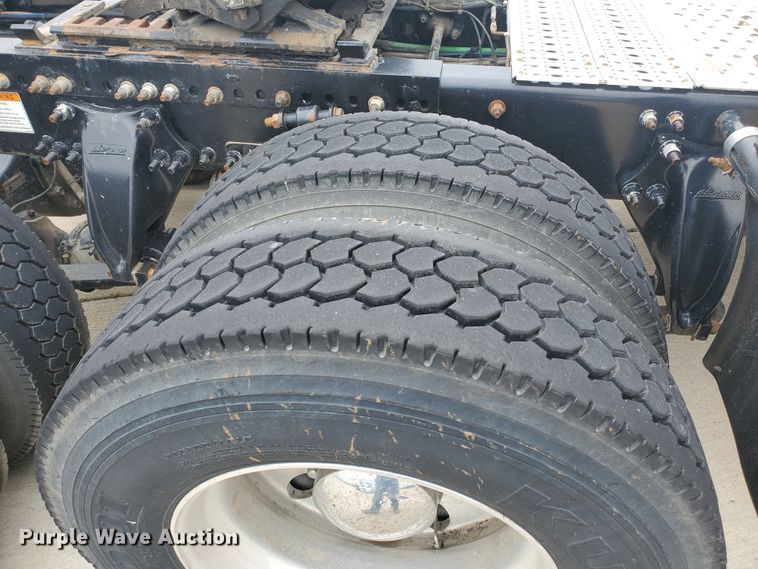 image for item DI5171 2014 Freightliner Cascadia  semi truck