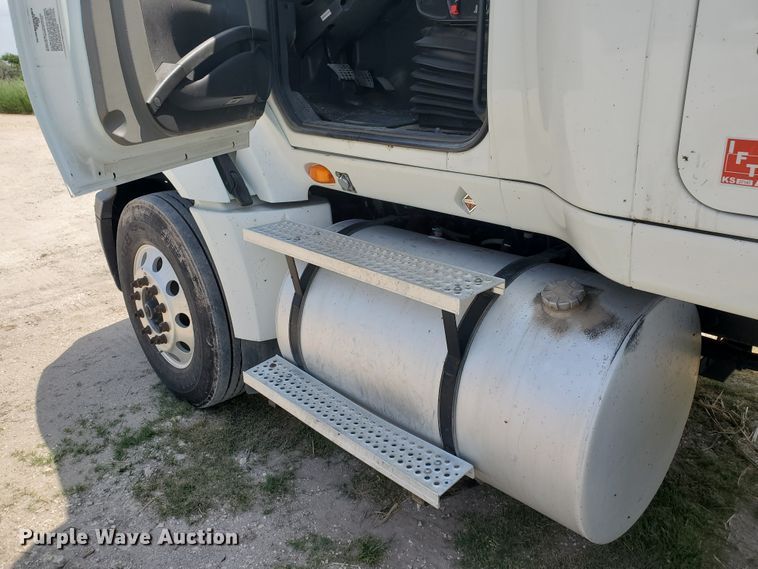 image for item DI5197 2013 International ProStar Plus  semi truck