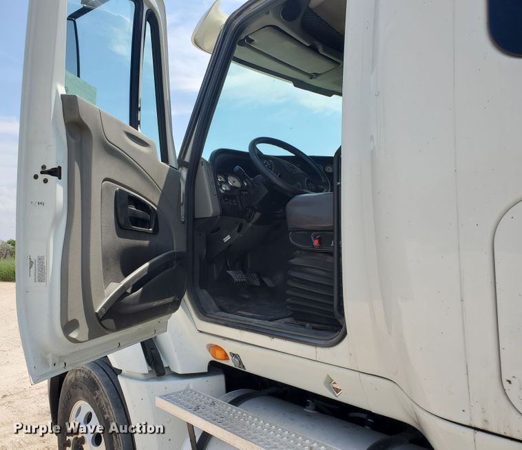 image for item DI5197 2013 International ProStar Plus  semi truck