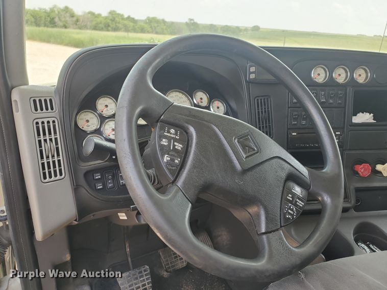 image for item DI5197 2013 International ProStar Plus  semi truck