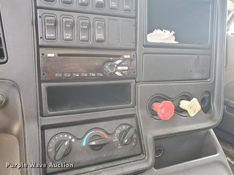 image for item DI5197 2013 International ProStar Plus  semi truck