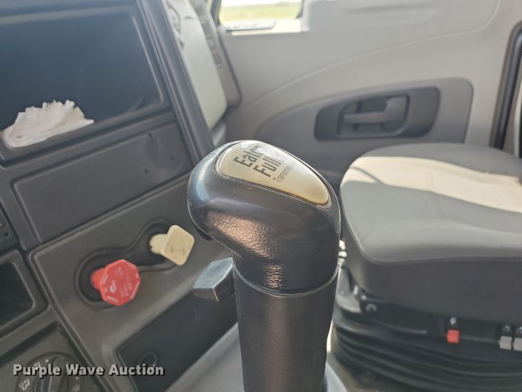 image for item DI5197 2013 International ProStar Plus  semi truck