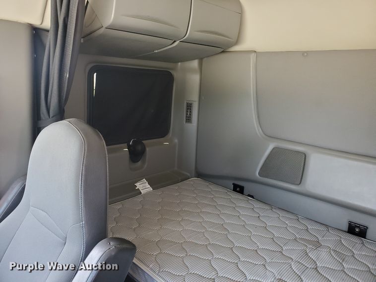 image for item DI5197 2013 International ProStar Plus  semi truck