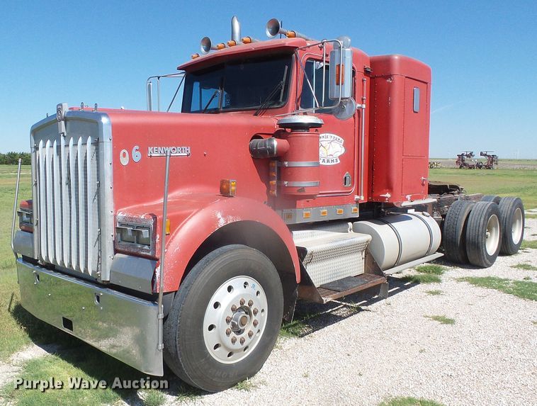 image for item DI5647 1984 Kenworth W900  semi truck