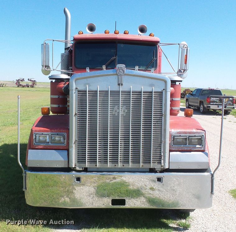 image for item DI5647 1984 Kenworth W900  semi truck