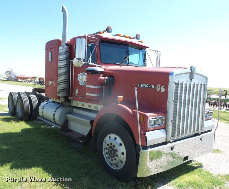 image for item DI5647 1984 Kenworth W900  semi truck