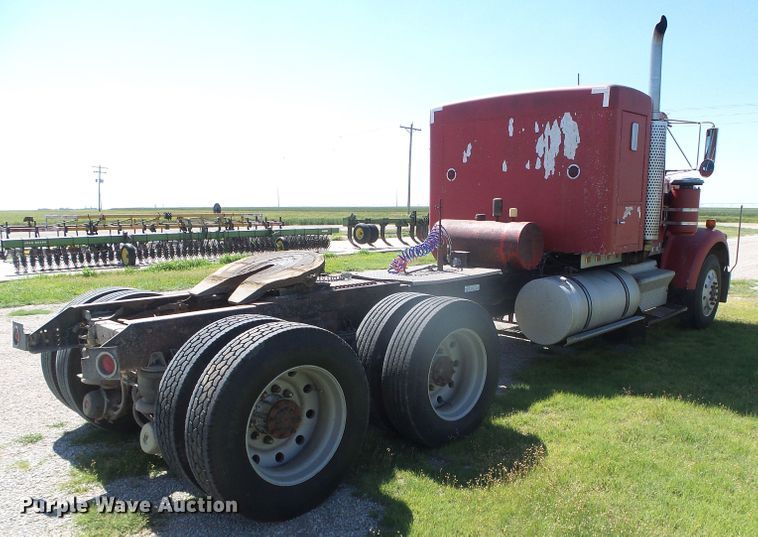 image for item DI5647 1984 Kenworth W900  semi truck