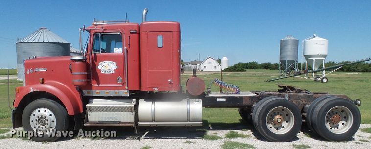 image for item DI5647 1984 Kenworth W900  semi truck