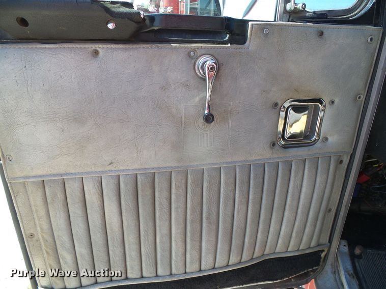 image for item DI5647 1984 Kenworth W900  semi truck