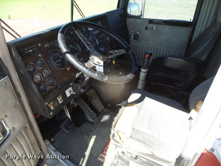 image for item DI5647 1984 Kenworth W900  semi truck