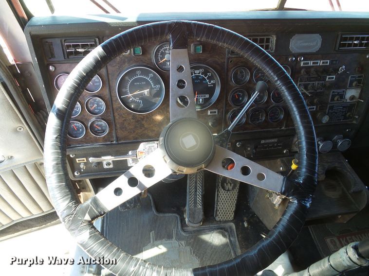 image for item DI5647 1984 Kenworth W900  semi truck