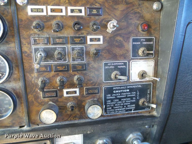 image for item DI5647 1984 Kenworth W900  semi truck