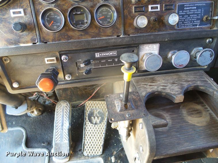 image for item DI5647 1984 Kenworth W900  semi truck