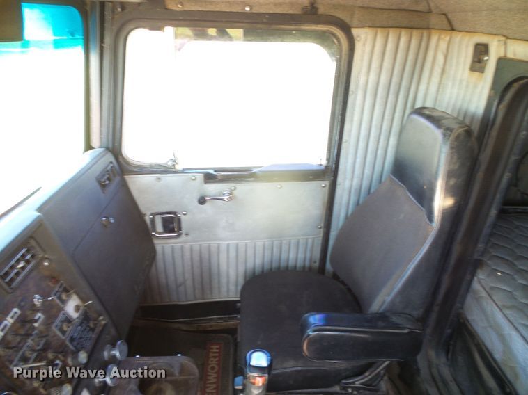 image for item DI5647 1984 Kenworth W900  semi truck