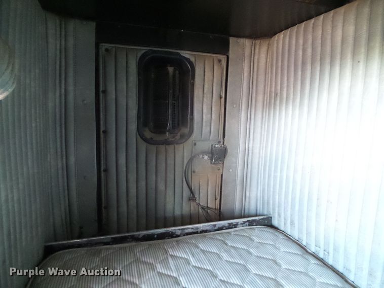 image for item DI5647 1984 Kenworth W900  semi truck