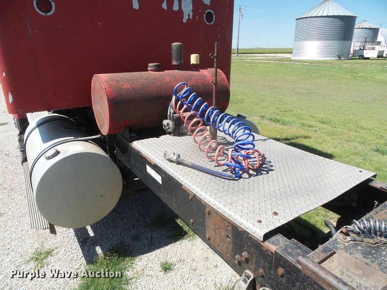 image for item DI5647 1984 Kenworth W900  semi truck