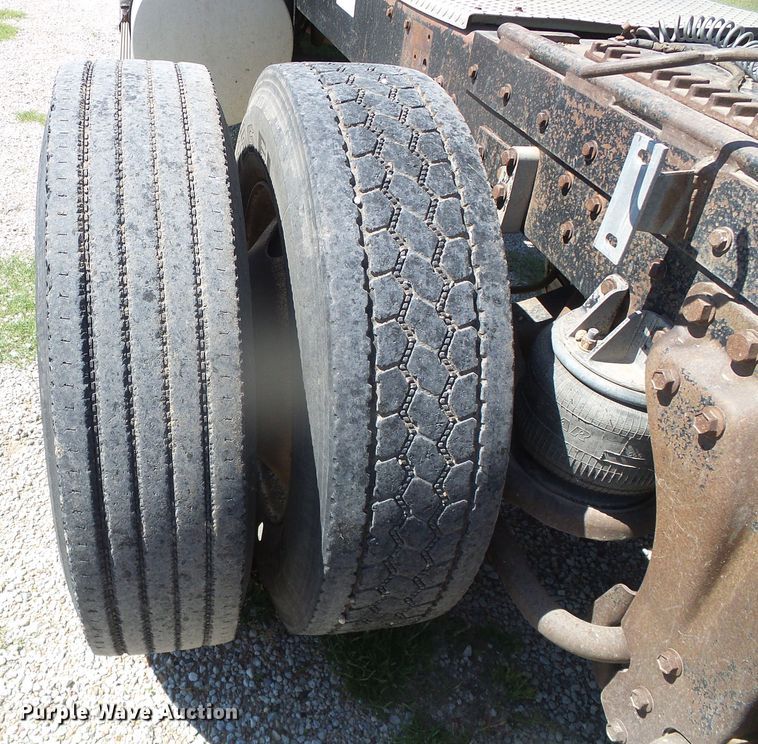 image for item DI5647 1984 Kenworth W900  semi truck