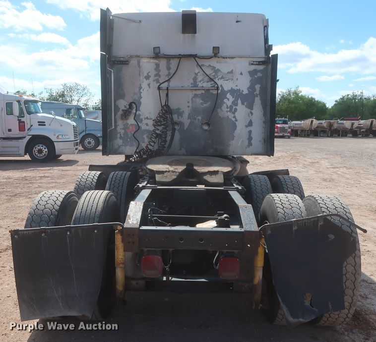 image for item DJ1886 2002 International 9200i  semi truck