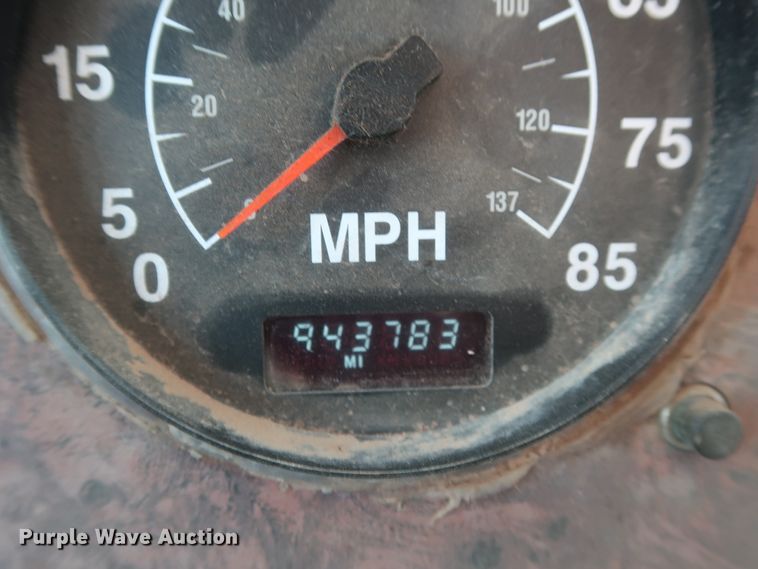 image for item DJ1886 2002 International 9200i  semi truck